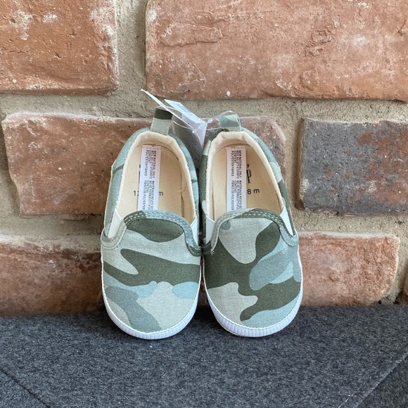 12-18M NWT Gap Camp Slip On Shoes - Picture 4 of 7